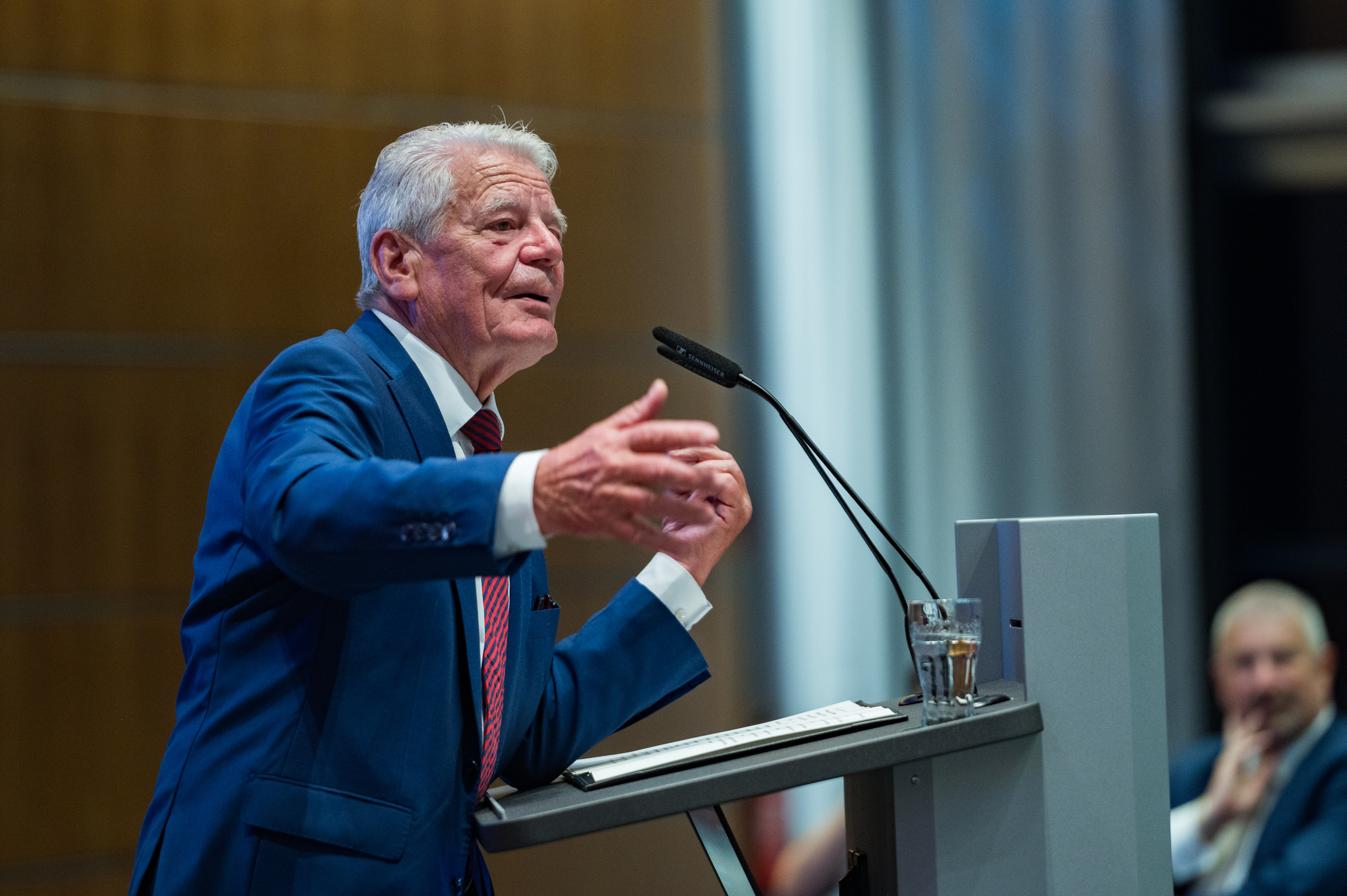 Joachim Gauck spricht in Rostock über Demokratie und Populismus: „Nazis ...