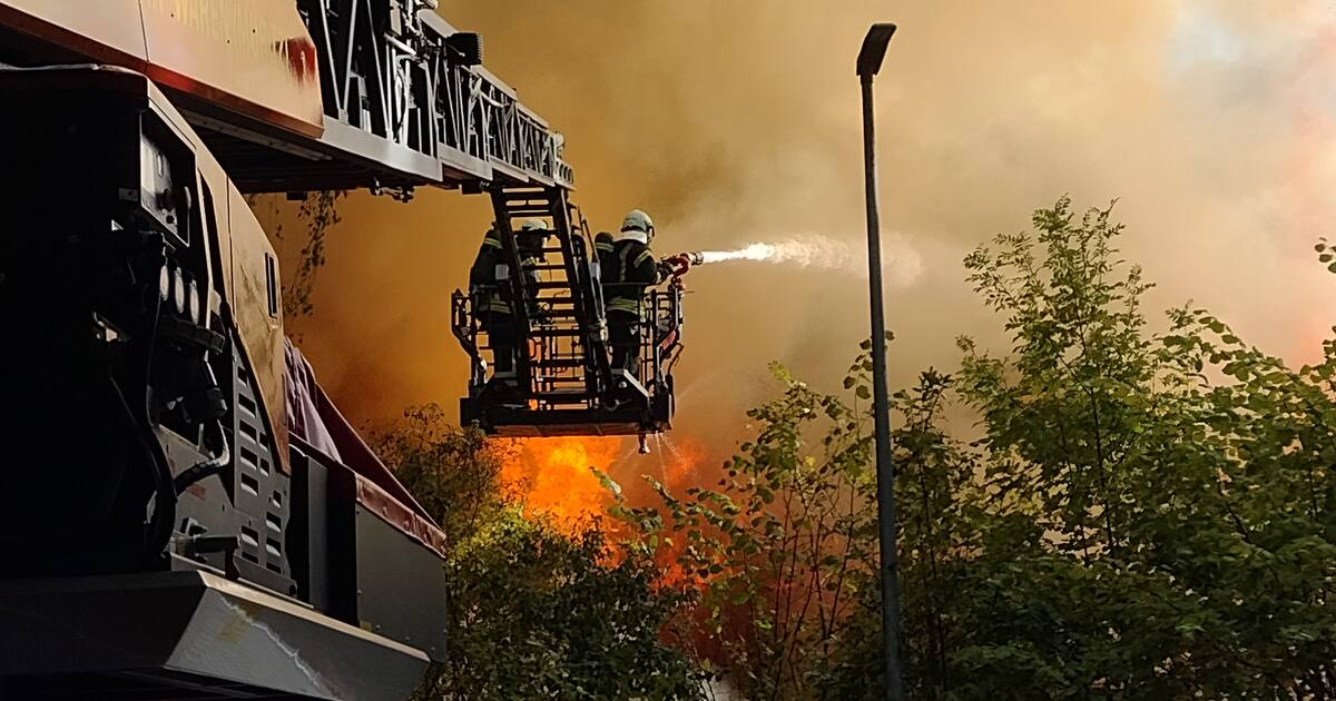 Major fire near Waren: Firefighter buried and seriously injured