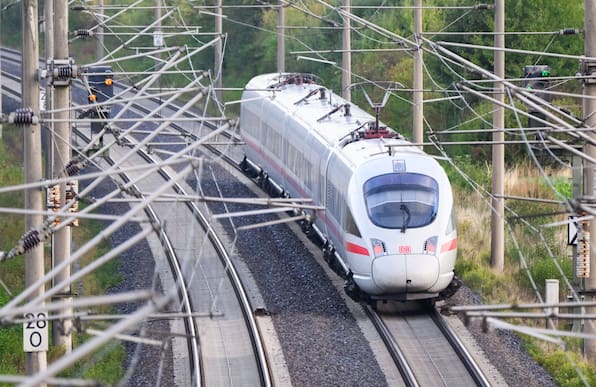 Rostock, Warnemünde, Stralsund: DB bietet mehr ICE-Direktverbindungen im Bahn-Fahrplan 2027