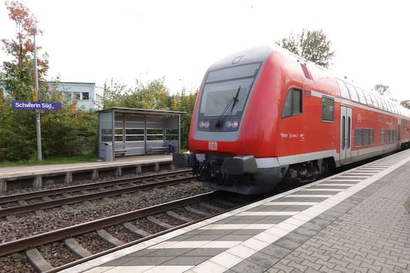 Schwerin: RE1 und RE8 – Umstieg am Hauptbahnhof statt in Holthusen